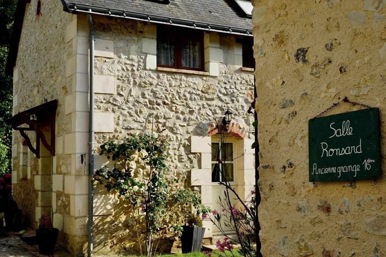 Le Moulin De La Planche Bed & Breakfast Cerelles Exterior photo